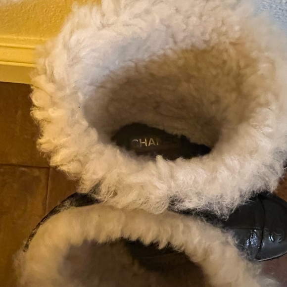 Chanel 2020 boots, crinkled leather shearling inside - Picture 5 of 5